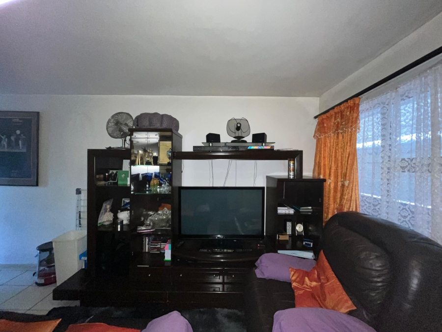 1 Bedroom Property for Sale in Maitland Western Cape